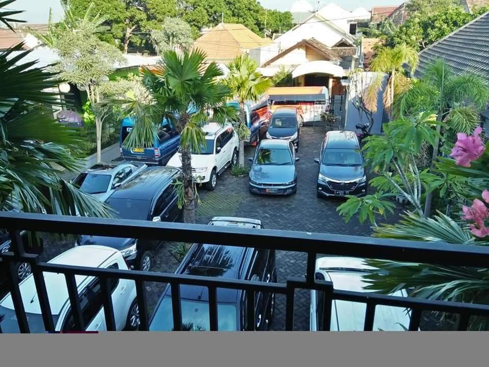 Clover Homestay Probolinggo Exterior foto