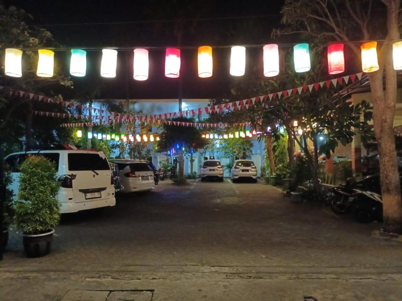 Clover Homestay Probolinggo Exterior foto